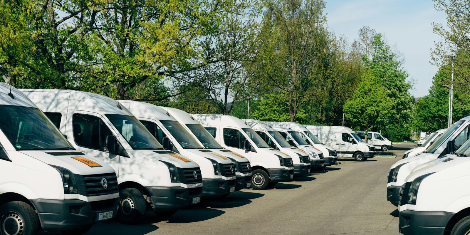 Samochody dostawcze gotowe do odbioru elektrozłomu